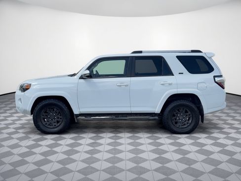 Used 2022 Toyota 4Runner SR5 Premium w/ Moonroof Package RWD image 2
