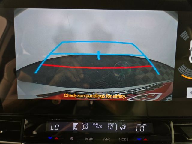 Used 2025 Toyota Sienna XLE FWD image 21