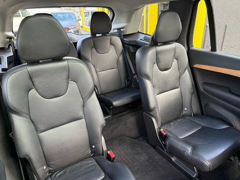 Used 2022 Volvo XC90 T6 Momentum w/ Climate Package image 23