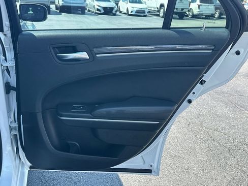 Used 2022 Chrysler 300 Touring L RWD image 17