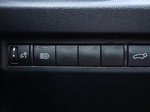 Used 2021 Toyota RAV4 XLE Premium image 28