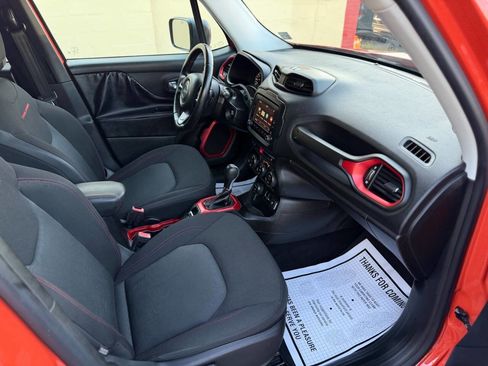 Used 2015 Jeep Renegade Trailhawk w/ Popular Equipment Group AWD/4WD image 14