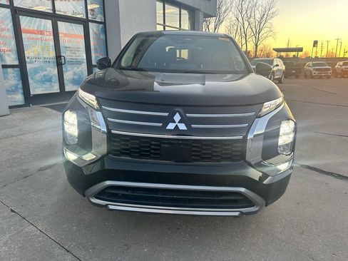 Used 2025 Mitsubishi Outlander SE image 10
