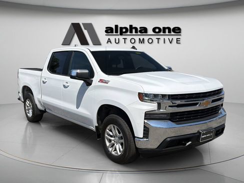 Used 2021 Chevrolet Silverado 1500 LT w/ Z71 Off-Road Package AWD/4WD image 3