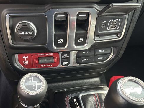 Used 2023 Jeep Wrangler Rubicon w/ Cold Weather Group AWD/4WD image 19