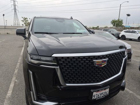 Used 2023 Cadillac Escalade ESV Premium Luxury RWD image 2