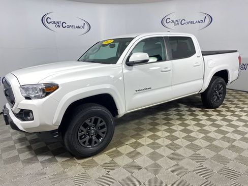 Certified 2023 Toyota Tacoma SR5 AWD/4WD image 3