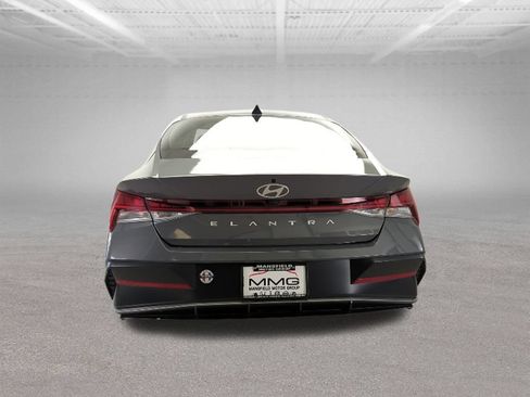 Used 2025 Hyundai Elantra SEL FWD image 4