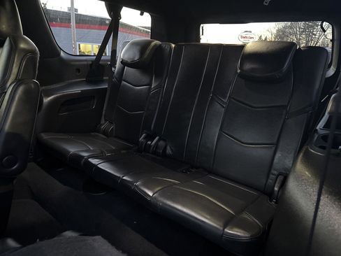 Used 2019 Cadillac Escalade ESV Platinum image 11