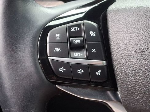 Used 2022 Ford Explorer Platinum w/ Equipment Group 601A AWD/4WD image 29