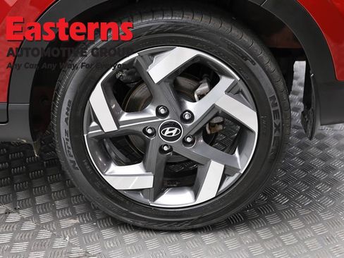 Used 2024 Hyundai Venue Limited FWD image 8