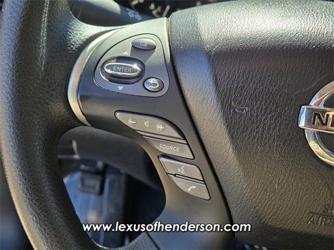 Used 2018 Nissan Pathfinder S image 30
