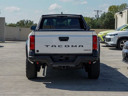 Used 2025 Toyota Tacoma TRD Sport image 7