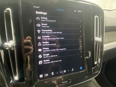 Used 2025 Volvo XC40 B5 Core image 23