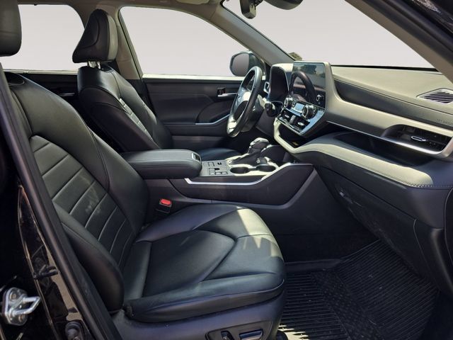 Used 2023 Toyota Highlander XLE AWD/4WD image 15
