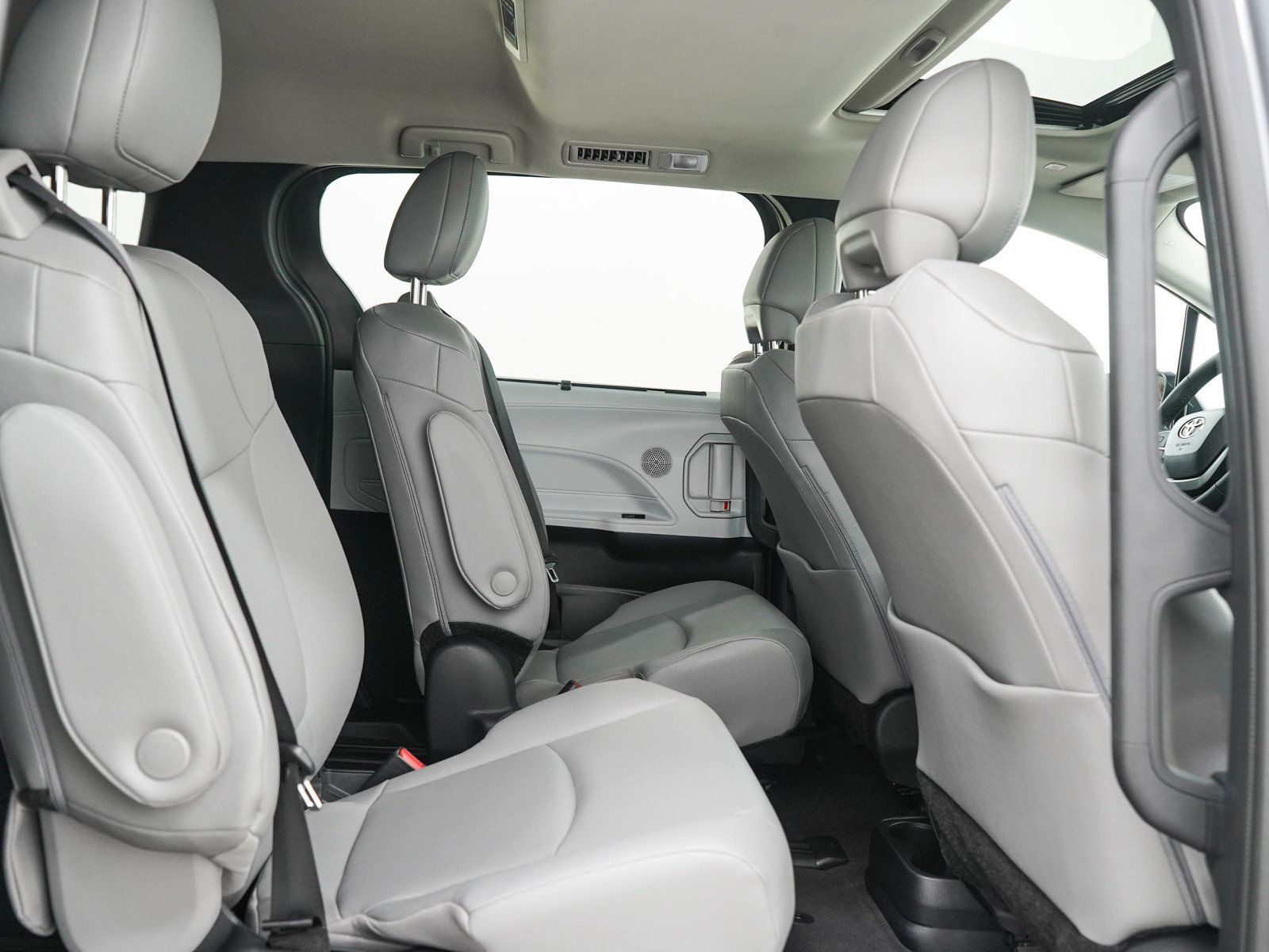 Used 2026 Toyota Sienna XLE AWD/4WD image 14