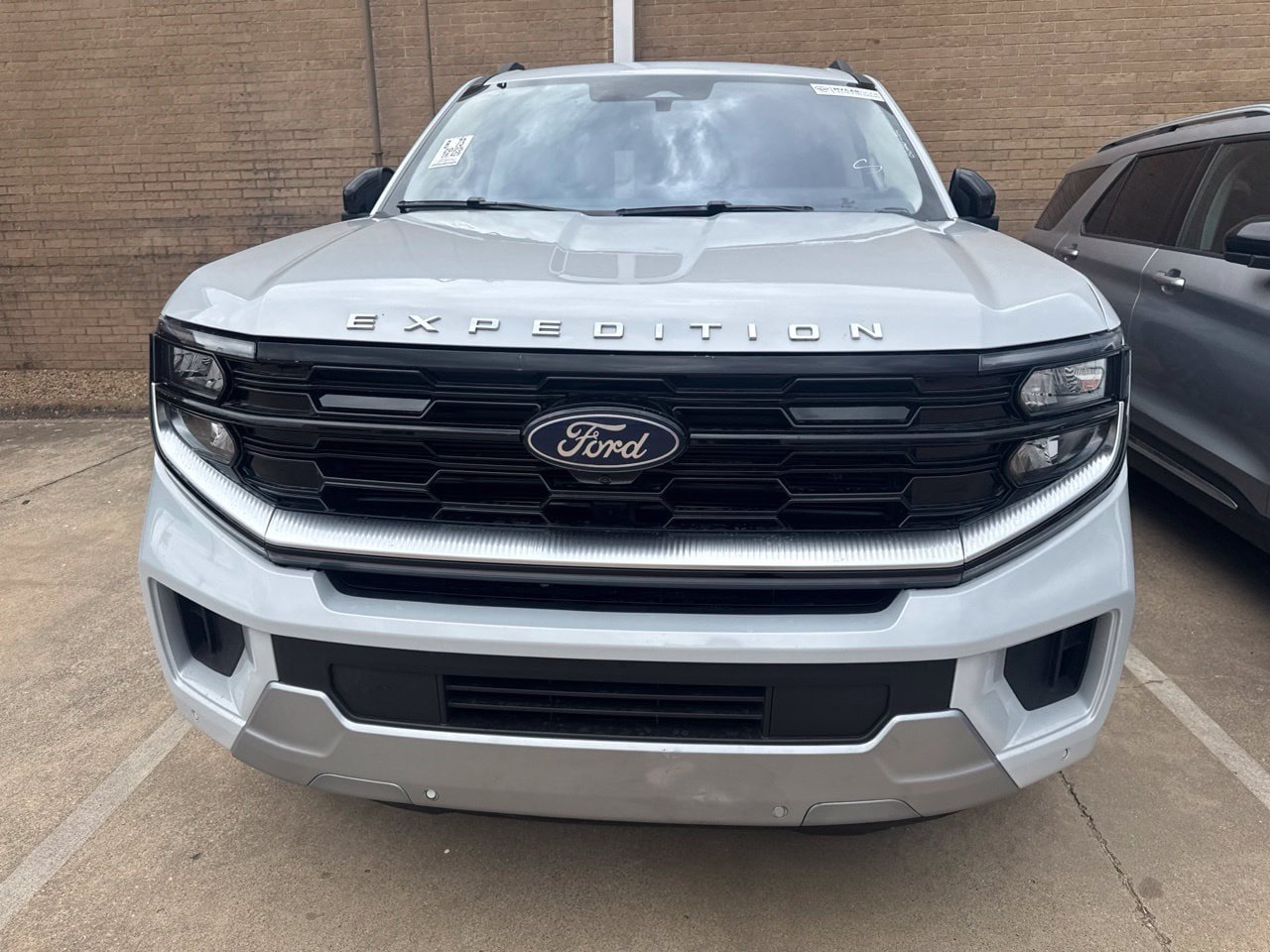 Used 2025 Ford Expedition Platinum AWD/4WD image 2