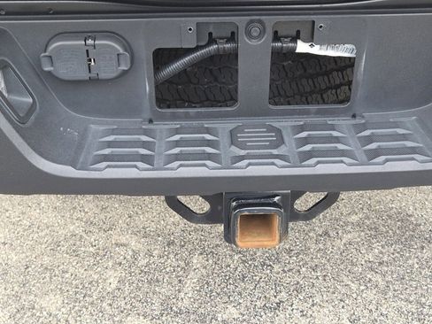 Used 2023 Toyota Tacoma TRD Off-Road image 8