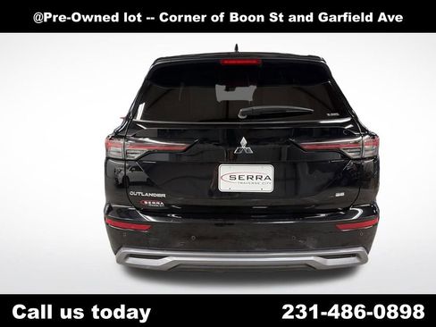 Used 2025 Mitsubishi Outlander SE image 4