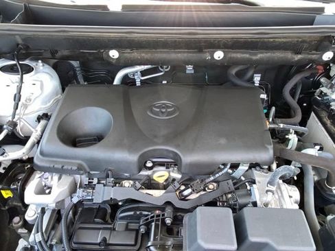 Used 2022 Toyota RAV4 XLE w/ XLE Grade Weather Package AWD/4WD image 24