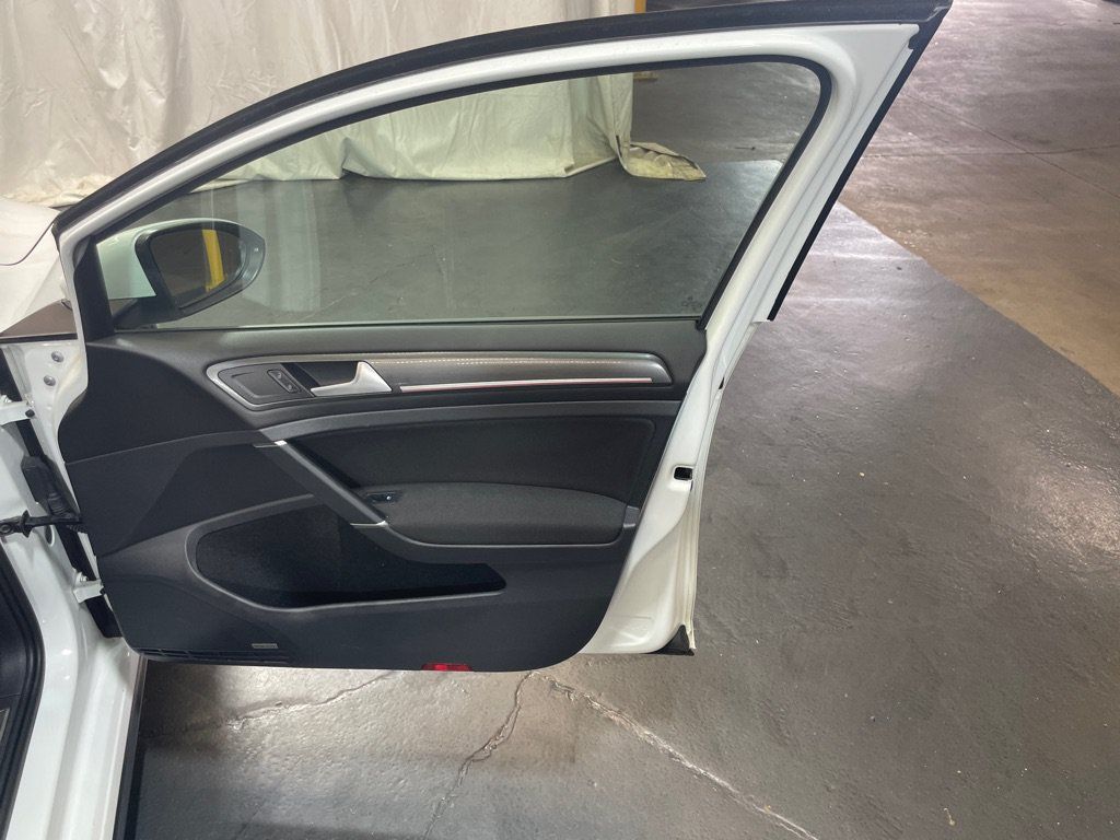 Used 2020 Volkswagen Golf 4-Door FWD image 33