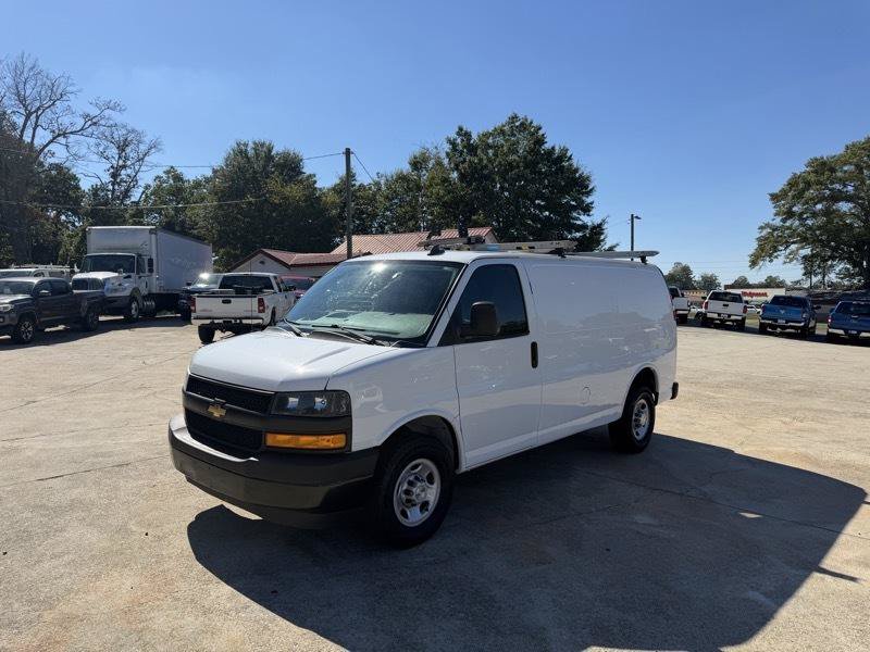 Used 2022 Chevrolet Express 3500 w/ Driver Convenience Package RWD image 1