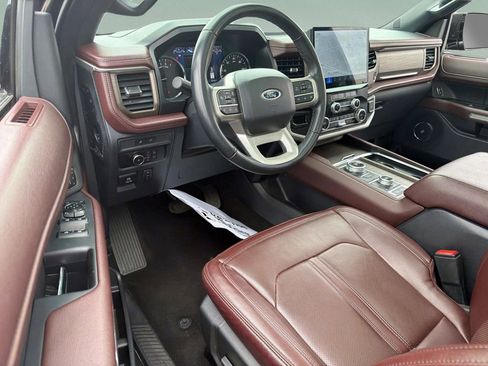 Used 2024 Ford Expedition Limited AWD/4WD image 18