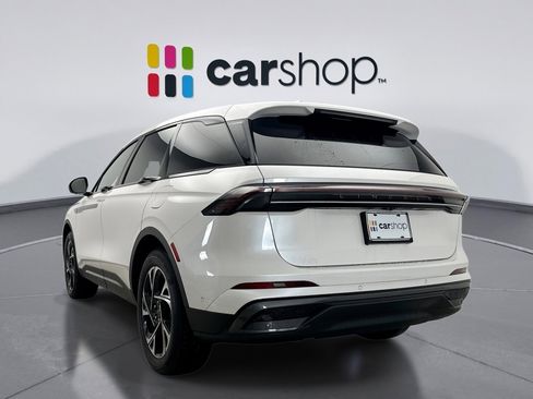 Used 2024 Lincoln Nautilus Premier w/ Equipment Group 102A image 3