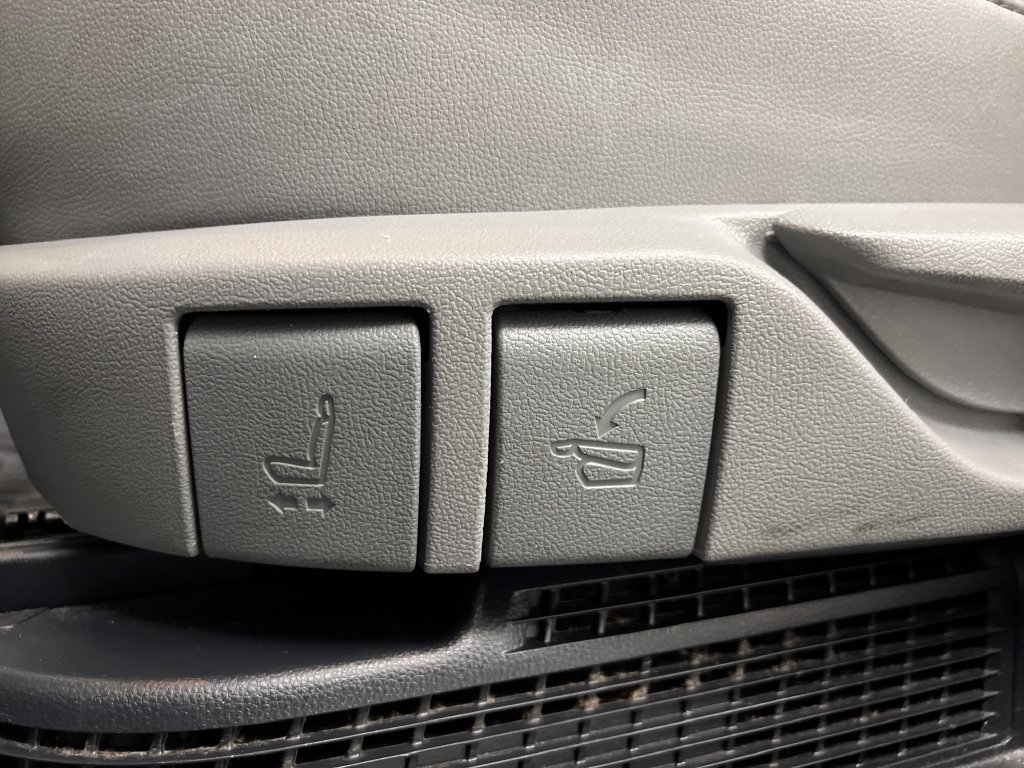 Used 2020 Toyota Highlander Platinum FWD image 18