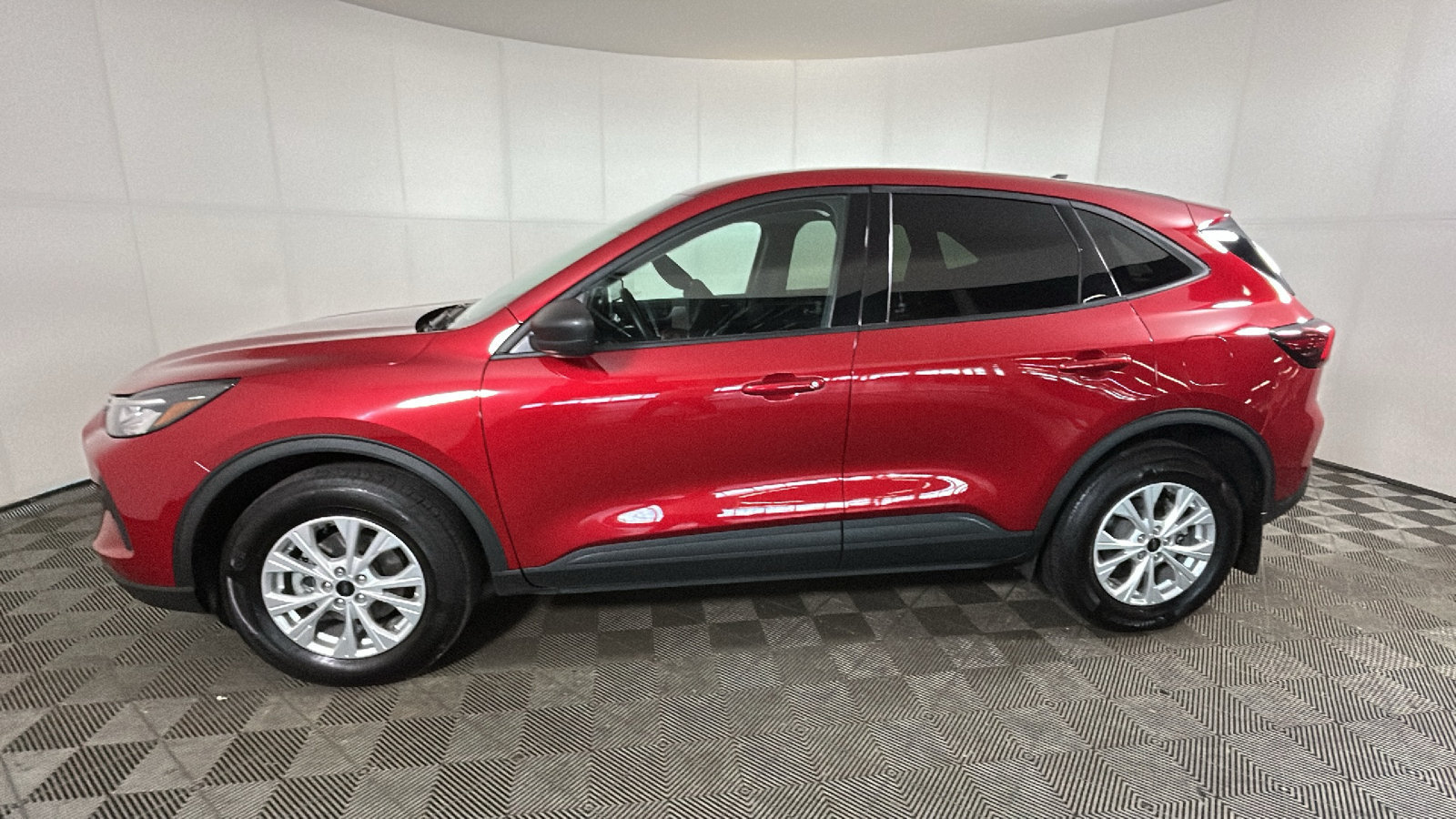 Used 2025 Ford Escape Active AWD/4WD image 6