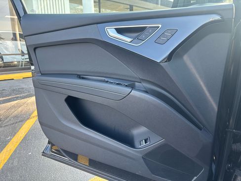 Used 2024 Audi Q4 e-tron Premium Plus w/ Premium Plus image 24