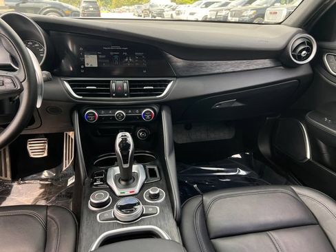 Used 2022 Alfa Romeo Giulia Sprint RWD image 15