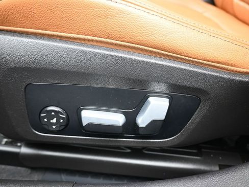 Used 2023 BMW 330i xDrive Sedan w/ M Sport Package image 13