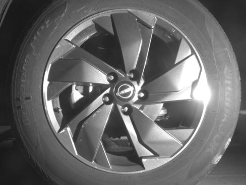Used 2025 Nissan Rogue SV AWD/4WD image 12