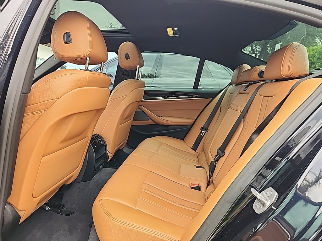 Used 2021 BMW 540i w/ M Sport Package RWD image 3