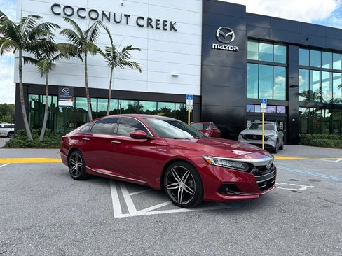Used 2022 Honda Accord Touring image 2