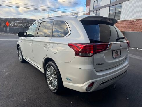 Used 2019 Mitsubishi Outlander SEL image 4