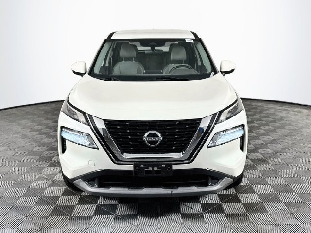 Used 2022 Nissan Rogue SV FWD image 2