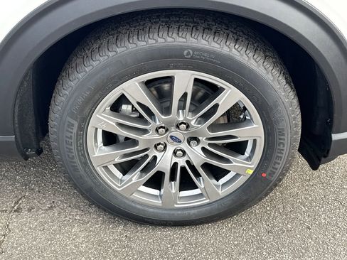 New 2026 Ford Explorer Platinum image 35