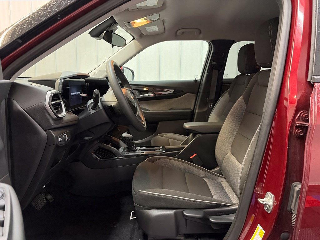 Used 2025 Chevrolet TrailBlazer LT AWD/4WD image 11