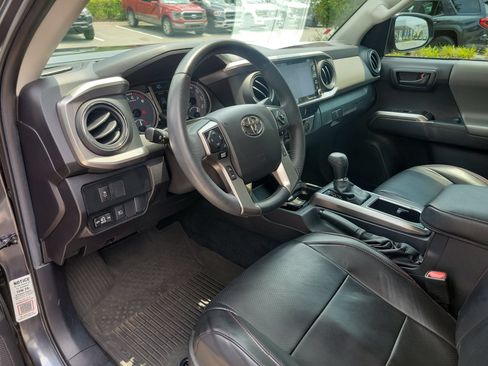 Used 2022 Toyota Tacoma SR5 RWD image 26