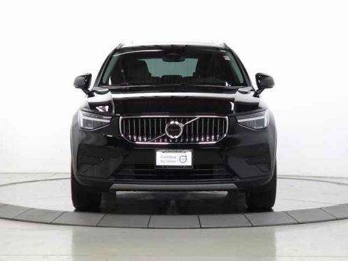 Certified 2025 Volvo XC40 B5 Core image 2