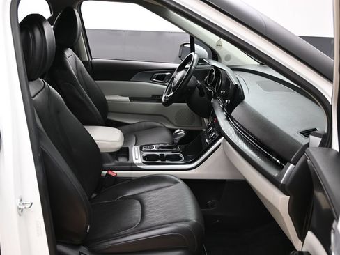 Used 2022 Kia Carnival LX FWD image 36