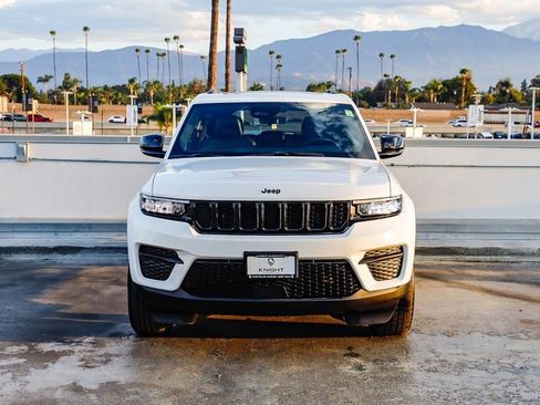 New 2025 Jeep Grand Cherokee Altitude image 3