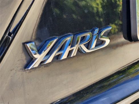 Used 2019 Toyota Yaris L image 7