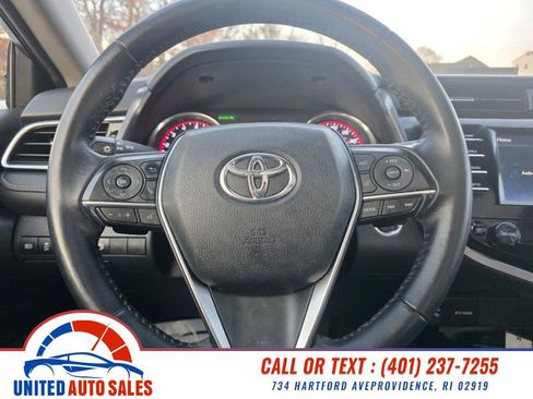 Used 2018 Toyota Camry XSE image 17