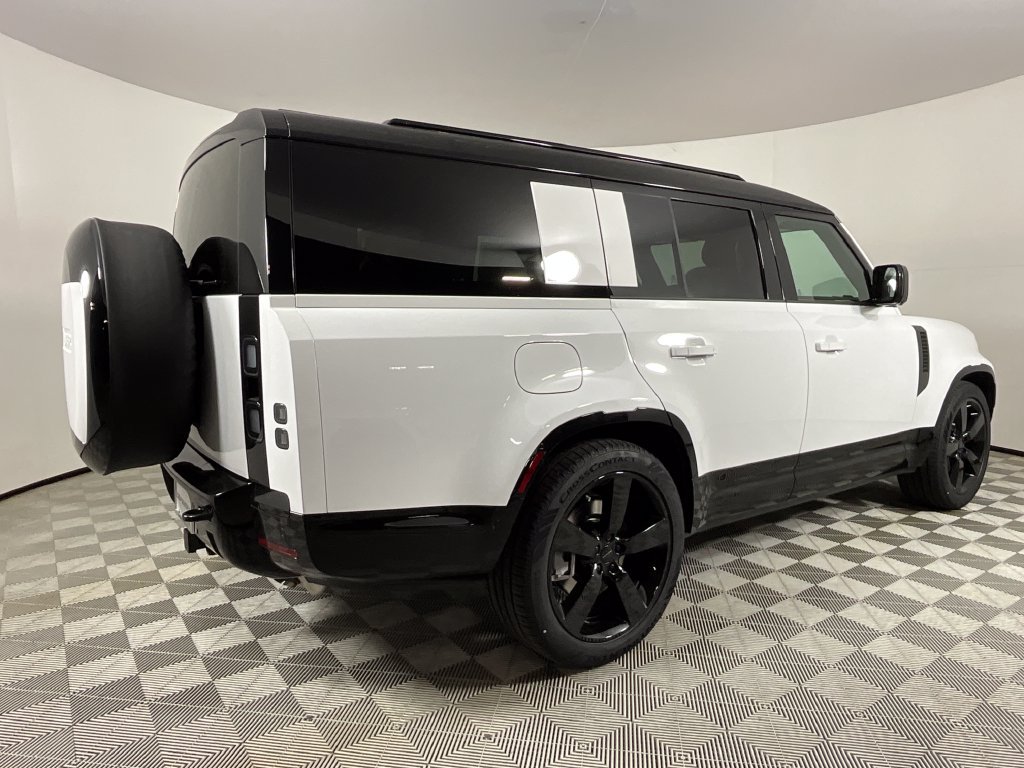 New 2026 Land Rover Defender 130 X-Dynamic SE AWD/4WD image 2