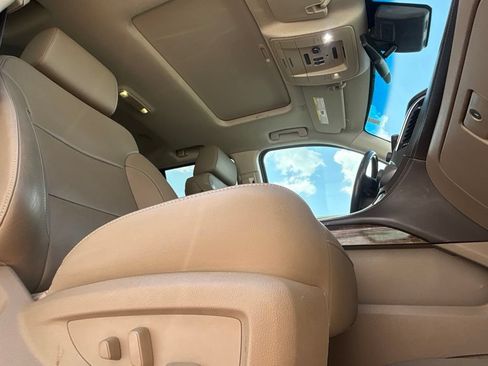 Used 2019 Chevrolet Tahoe LT w/ Luxury Package AWD/4WD image 27