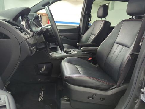 Used 2017 Dodge Grand Caravan GT FWD image 9