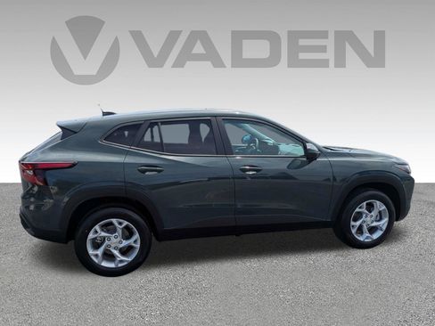 New 2026 Chevrolet Trax LS w/ LS Convenience Package FWD image 23